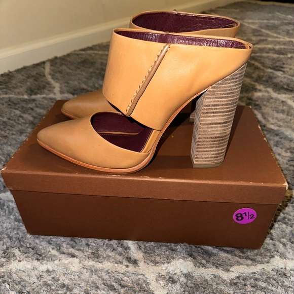 Coach Heels (Ginger) - Size 8.5 - Picture 2 of 8